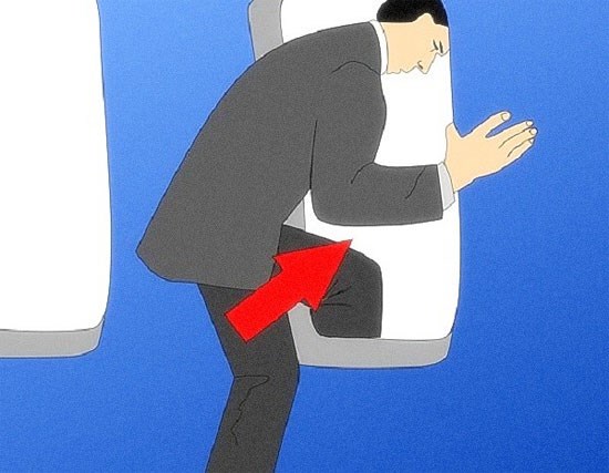 Bạn có 2 phút trong khoảng "thời gian vàng" để thoát khỏi chiếc máy bay gặp nạn Phản ứng cơ thể khi máy bay rơi và cách "thoát thân"