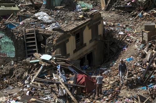 Động đất 7,3 độ Richter rung chuyển Nepal