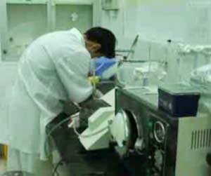 Phòng nghiên cứu vắc-xin H5N1 tại Viện Vệ sinh Dịch tễ Trung Ương