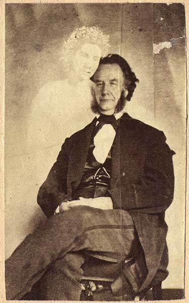 Bức chân dung của tổng thống Mỹ Abraham Lincoln có bóng vợ Mary Todd Lincoln đằng sau Công nghệ săn ma