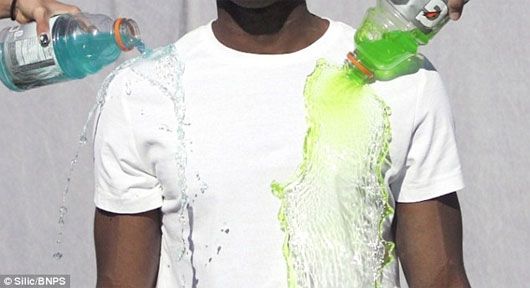 Sinh viên chế tạo áo thun không thấm nước