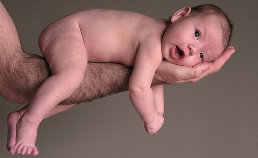 Lý giải mới về hiện tượng đàn ông tiết sữa cho con bú
