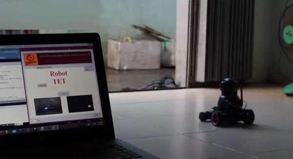 Robot điều khiển bằng mắt của sinh viên Việt
