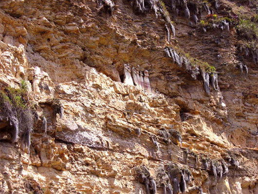 Kỳ dị những 'cỗ quan tài hình người' 600 năm tuổi dựng đứng rên vách đá cao 2000m ở Peru 12