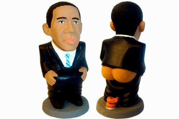 Tại Tây Ban Nha, vào dịp Giáng sinh, người ta thường mua tượng Caganer và nhét tiền vào trong bức tượng, rồi giấu chúng trong những cái máng ăn của vật nuôi để trẻ em đi tìm kiếm.