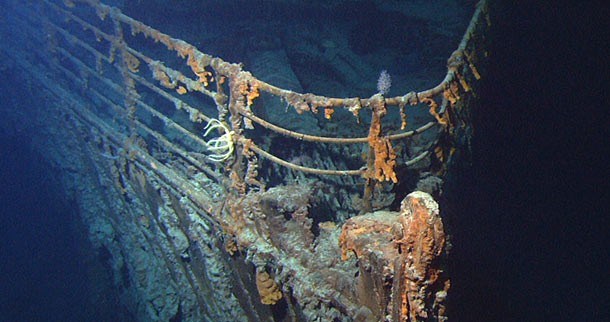 Cuốn tiểu thuyết có tên gọi "Futility, Or The Wreck of the Titan" (tạm dịch: Sự phù phiếm, hay Vụ đắm tàu của Titan) của Morgan Robertson viết năm 1898 đã tiên đoán chính xác về vụ đắm tàu Titanic. Cuốn tiểu thuyết có tên gọi "Futility, Or The Wreck of the Titan" (tạm dịch: Sự phù phiếm, hay Vụ đắm tàu của Titan) của Morgan Robertson viết năm 1898 đã tiên đoán chính xác về vụ đắm tàu Titanic.