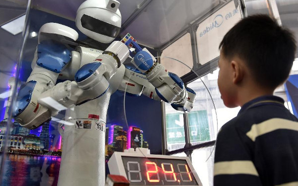 Trung Quốc giới thiệu robot có khả năng viết báo