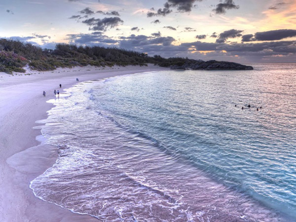 15 bãi biển có màu cát lạ kì
