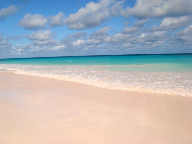 15 bãi biển có màu cát lạ kì