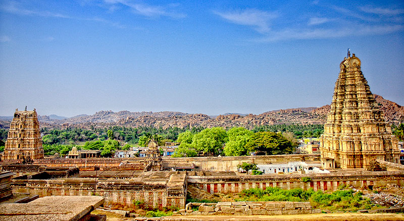 Đế quốc Vijayanagara được xây dựng từ những năm 1336 dưới triều đại vua Harihara I và em trai của ông là Bukka Raya I