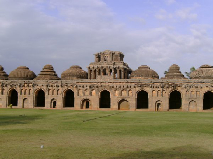 Với những giá trị to lớn về lịch sử và kiến trúc, Hampi đã được mệnh danh là 1 trong 7 kỳ quan của văn minh Ấn Độ