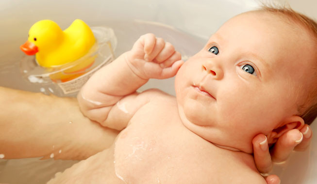 Trẻ có thể bị ngạt khí trong nhà tắm.