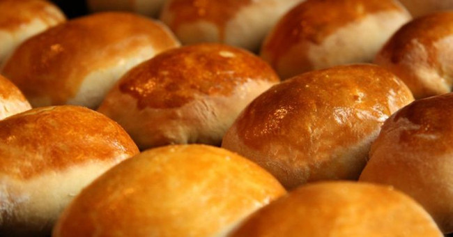 Nếu biết làm bánh mì phức tạp đến thế, bạn sẽ thay đổi hoàn toàn cái nhìn về nó