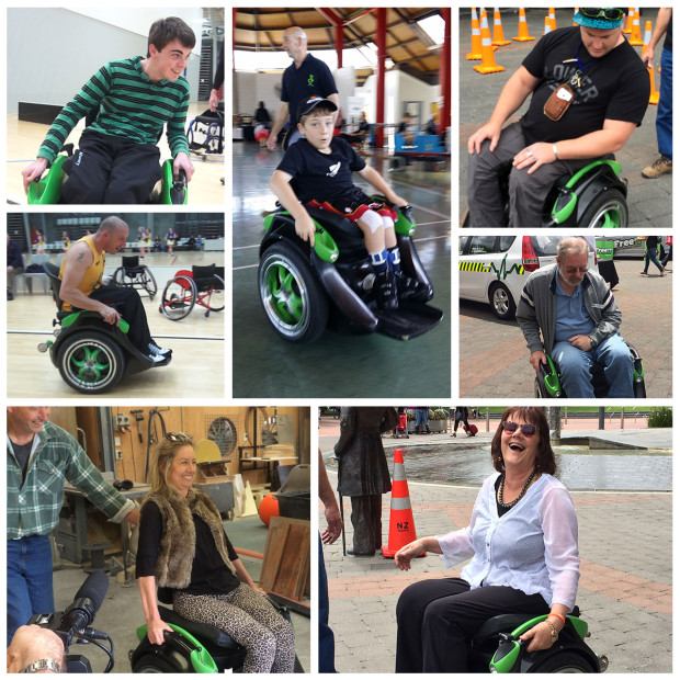 Xe lăn tự cân bằng giúp người khuyết tật di chuyển dễ dàng hơn.