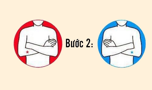 Khoanh hai tay trước ngực. Khoanh hai tay trước ngực.