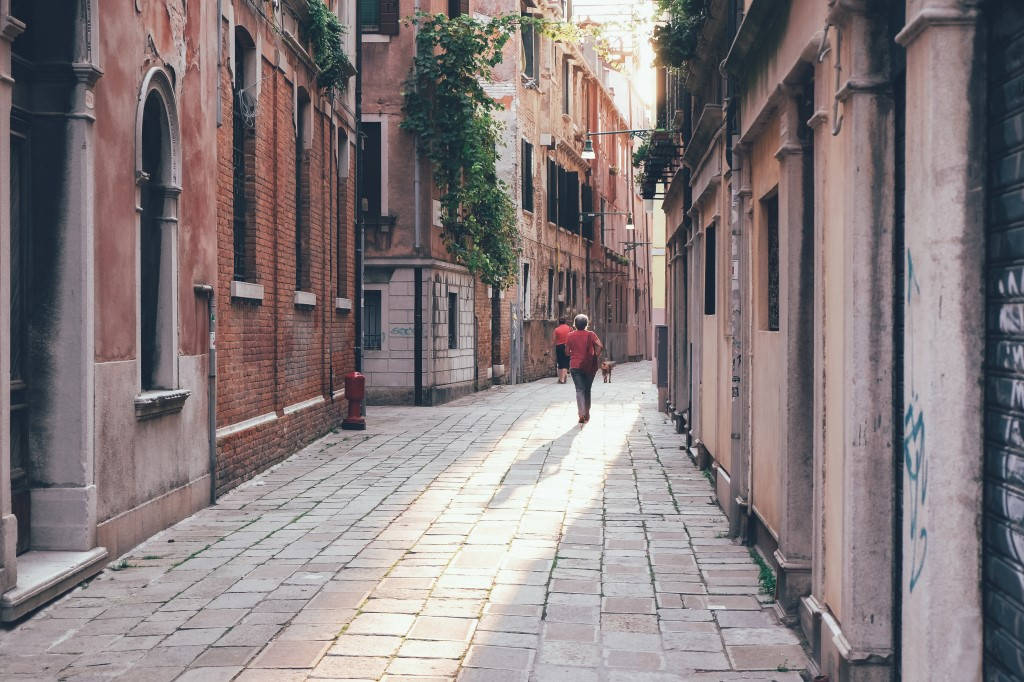 Các con phố ở Venice, Italy: Toàn bộ đường phố của thành cổ Venice đều vắng bóng xe cộ.