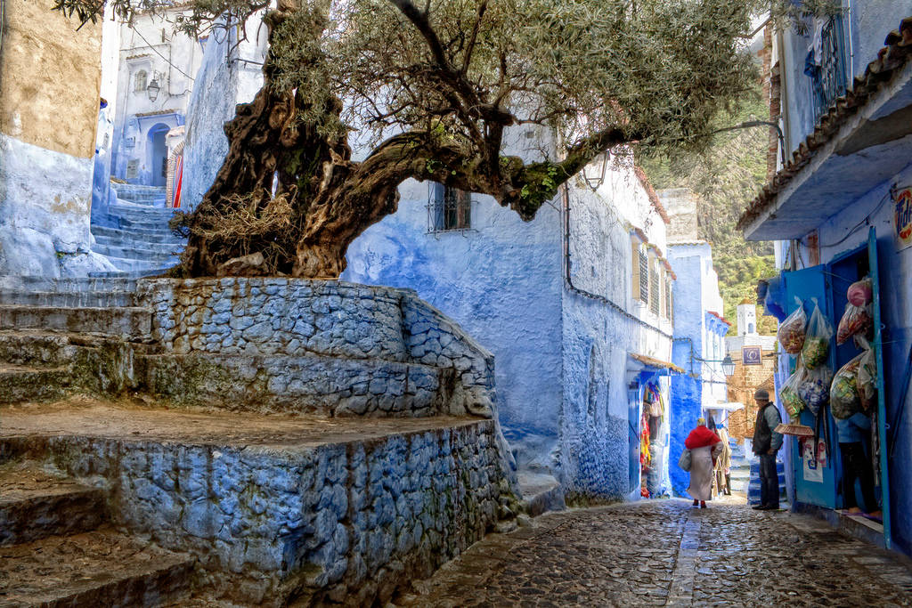 "Thành phố Xanh" của Chefchaouen là một nơi dừng chân tuyệt vời dưới chân núi Rif với khung cảnh núi non hùng vĩ, thiên nhiên tươi đẹp và những kiến trúc cổ xưa..