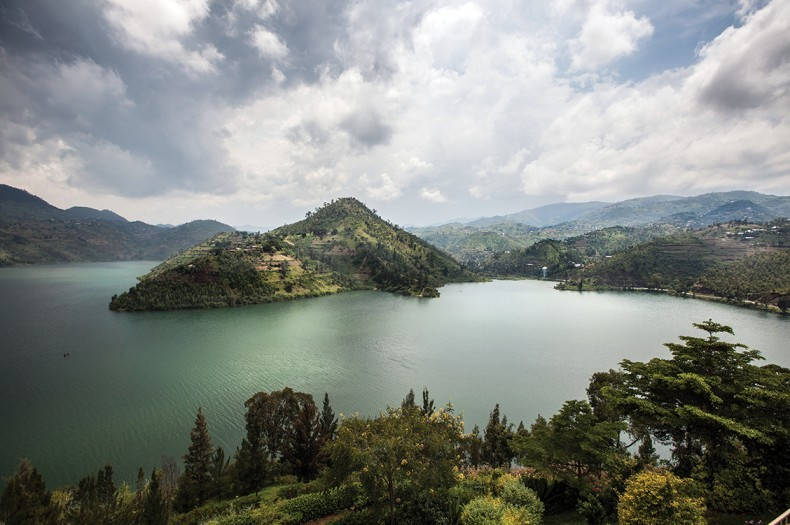 Nằm giữa Rwanda và Congo, hồ Kivu chứa một lượng khí metan và CO2 lớn phía dưới đấy