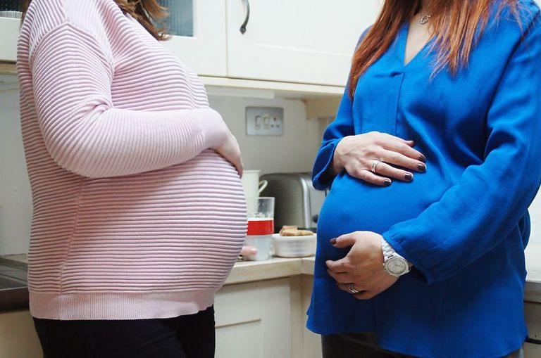 Phụ nữ mang thai có tiếp xúc với PBDEs và phthalates đều ảnh hưởng đến nội tiết tố tuyến giáp.