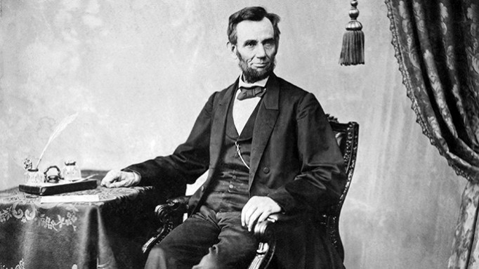 Tổng thống Abraham lincoln pha chế đồ uống lành nghề như một bartender 