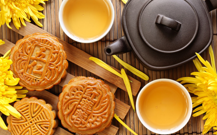 Bánh Trung thu của Trung Quốc thường có hình tròn, tượng trưng cho "đoàn viên", ý nghĩa đó bắt nguồn từ đời nhà Minh.
