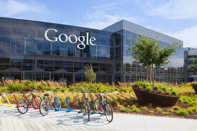 Google nổi tiếng bởi dịch vụ Tìm kiếm của nó, nhân tố chính dẫn đến thành công của Google. Google nổi tiếng bởi dịch vụ Tìm kiếm của nó, nhân tố chính dẫn đến thành công của Google.