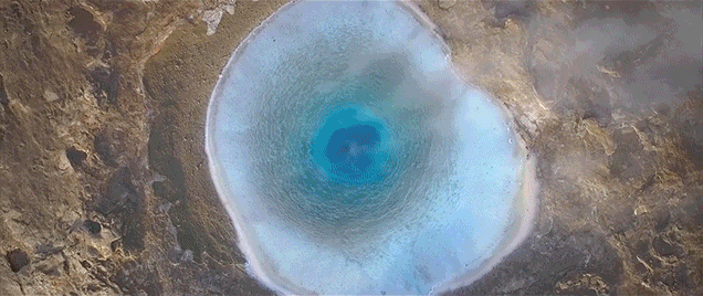 Vẻ đẹp của Iceland với núi lửa, suối nước nóng và những dòng sông băng.