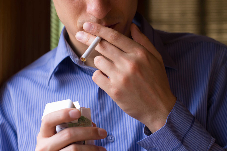 Bệnh này chủ yếu xuất hiện ở nam giới nghiện thuốc lá.