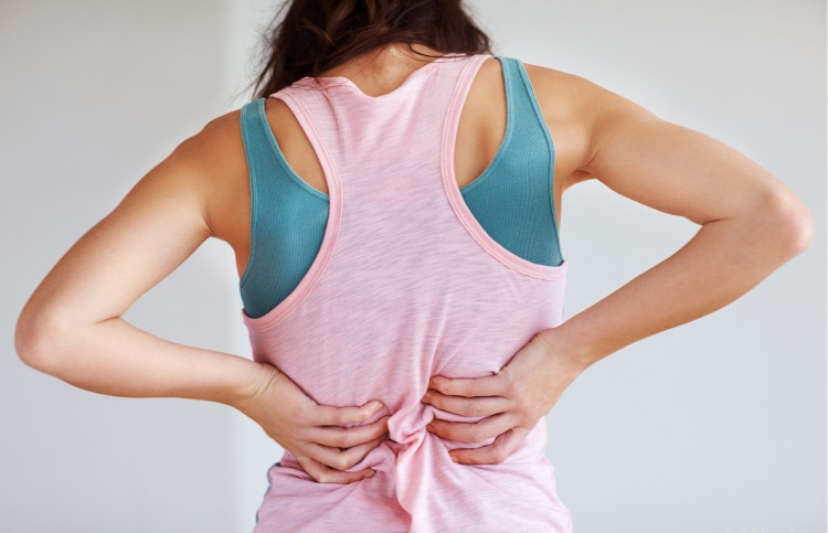 Ung thư cổ tử cung thường gây đau lưng, đau bụng dưới...