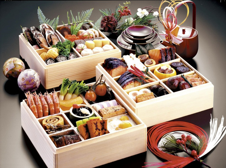 Phụ nữ Nhật Bản sẽ vào bếp chuẩn bị các món ăn cũng như làm bánh Tết. Phụ nữ Nhật Bản sẽ vào bếp chuẩn bị các món ăn cũng như làm bánh Tết.