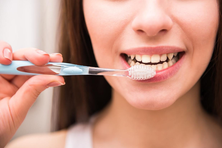 Bàn chải đánh răng nên thay mới 3-4 tháng/lần. 