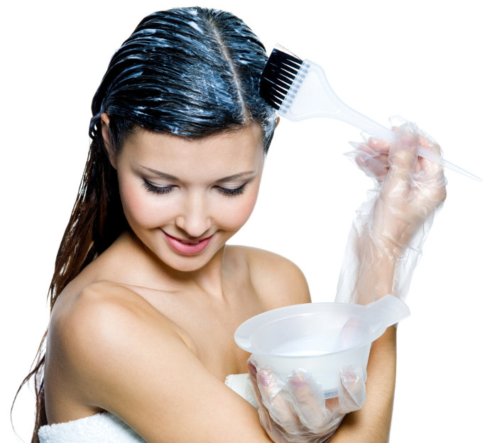 Phụ nữ cần thận trọng trước khi nhuộm tóc vì nó có khả năng gia tăng nguy cơ ung thư vú.