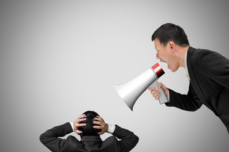 Cách tốt nhất để đối phó chính là "liên minh" với những đồng nghiệp khác.