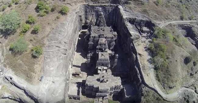 Bí ẩn ngôi đền ở Ấn Độ được tạc từ một khối đá duy nhất