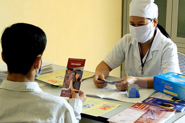 Tư vấn điều trị HIV.