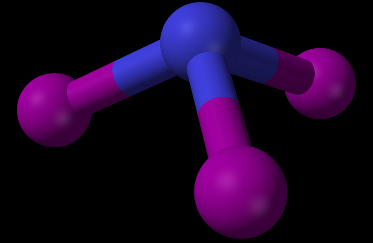 Nitrogen Triiodide có cấu tạo hóa học hình tháp, gồm 1 nguyên tử nitơ ở đỉnh liên kết với 3 nguyên tử I-ốt.