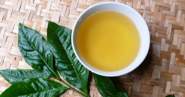 Vì sao chúng ta bị say chè xanh?