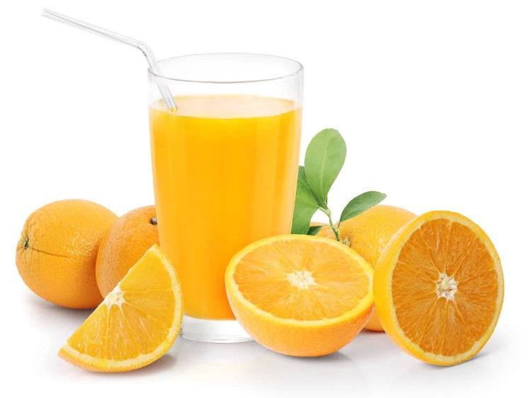 Khi cơ thể mệt mỏi, bạn đừng quên uống nước cam.