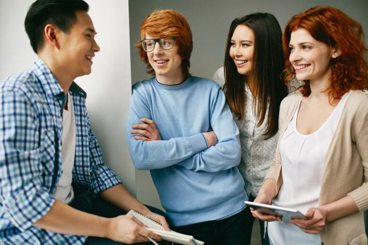Người thông minh có nói chuyện phiếm nhưng không nhiều.