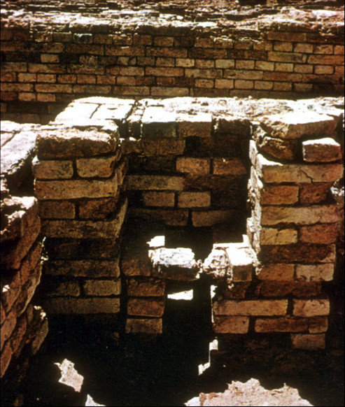 Chiếc bồn cầu vệ sinh đầu tiên do toilet Monhenjo - daro sáng tạo ra.
