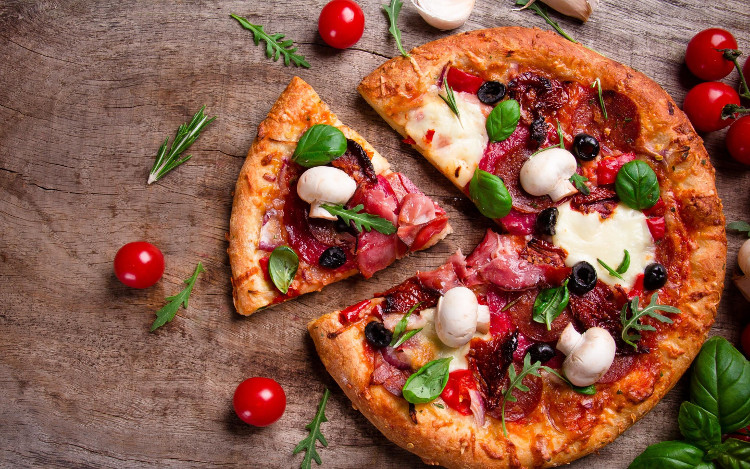 Mỹ là nơi “phát minh” ra lát pizza.