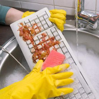 Theo khoa học, bạn nên lau chùi bàn phím bao lâu một lần? Theo khoa học, bạn nên lau chùi bàn phím bao lâu một lần?