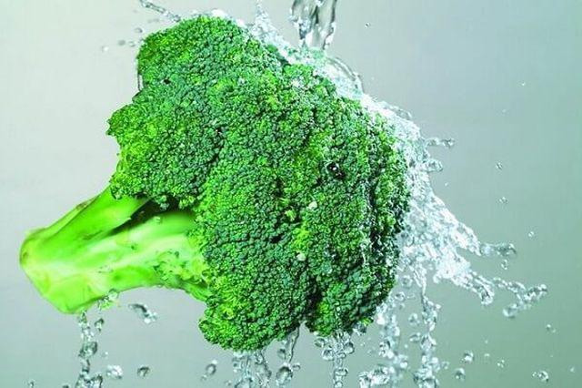 Các chuyên gia dinh dưỡng khuyên phụ nữ thường xuyện ăn bông cải xanh để ngăn ngừa bệnh ung thư vú