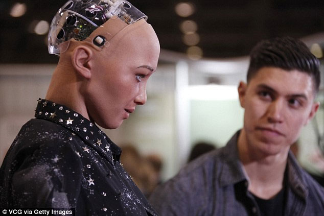 Robot đầu tiên trên thế giới được là công dân của một nước - Sophia - cũng có hệ thống AI rất đáng nể.