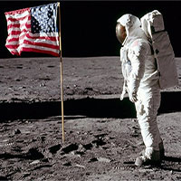 Lá cờ do Apollo 11 cắm trên Mặt Trăng hiện giờ có còn tồn tại?