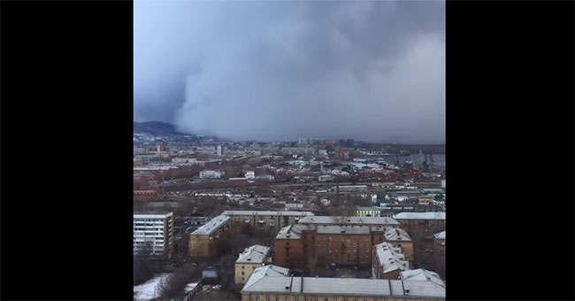 Bão tuyết “nuốt chửng” thành phố Siberia trong cái lạnh -50 độ C