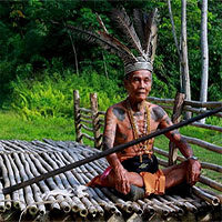 Lạ lùng tộc người giống người Việt cổ trên đảo Borneo Lạ lùng tộc người giống người Việt cổ trên đảo Borneo