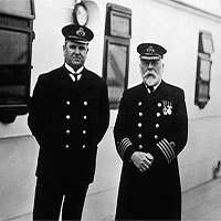 Bán đấu giá chiếc gương có thể cất giữ "hồn ma" thuyền trưởng tàu Titanic Bán đấu giá chiếc gương có thể cất giữ "hồn ma" thuyền trưởng tàu Titanic
