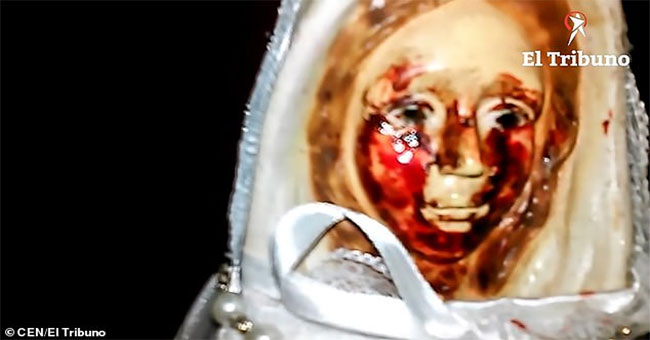 Tượng Đức mẹ Maria lần thứ 38 “khóc ra máu” ở Argentina