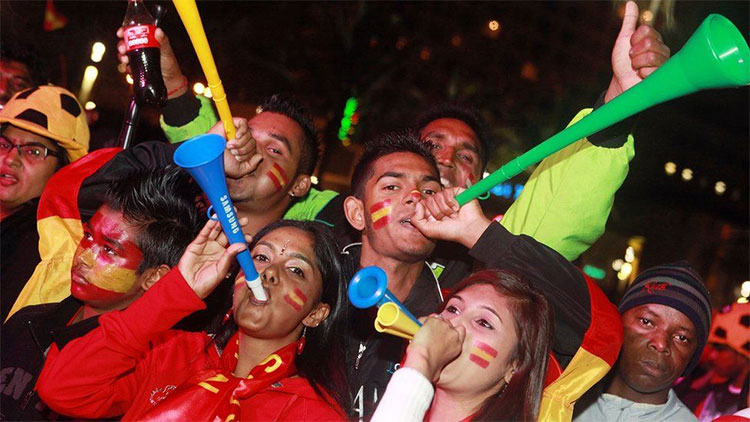 Kèn vuvuzela được nhiều người hâm mộ bóng đá thế giới ưa thích.
